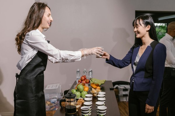 Naviguer à Travers les Dangers Économiques d'une Crise Mal Administrée : Stratégies d'Analyse et de Prévention